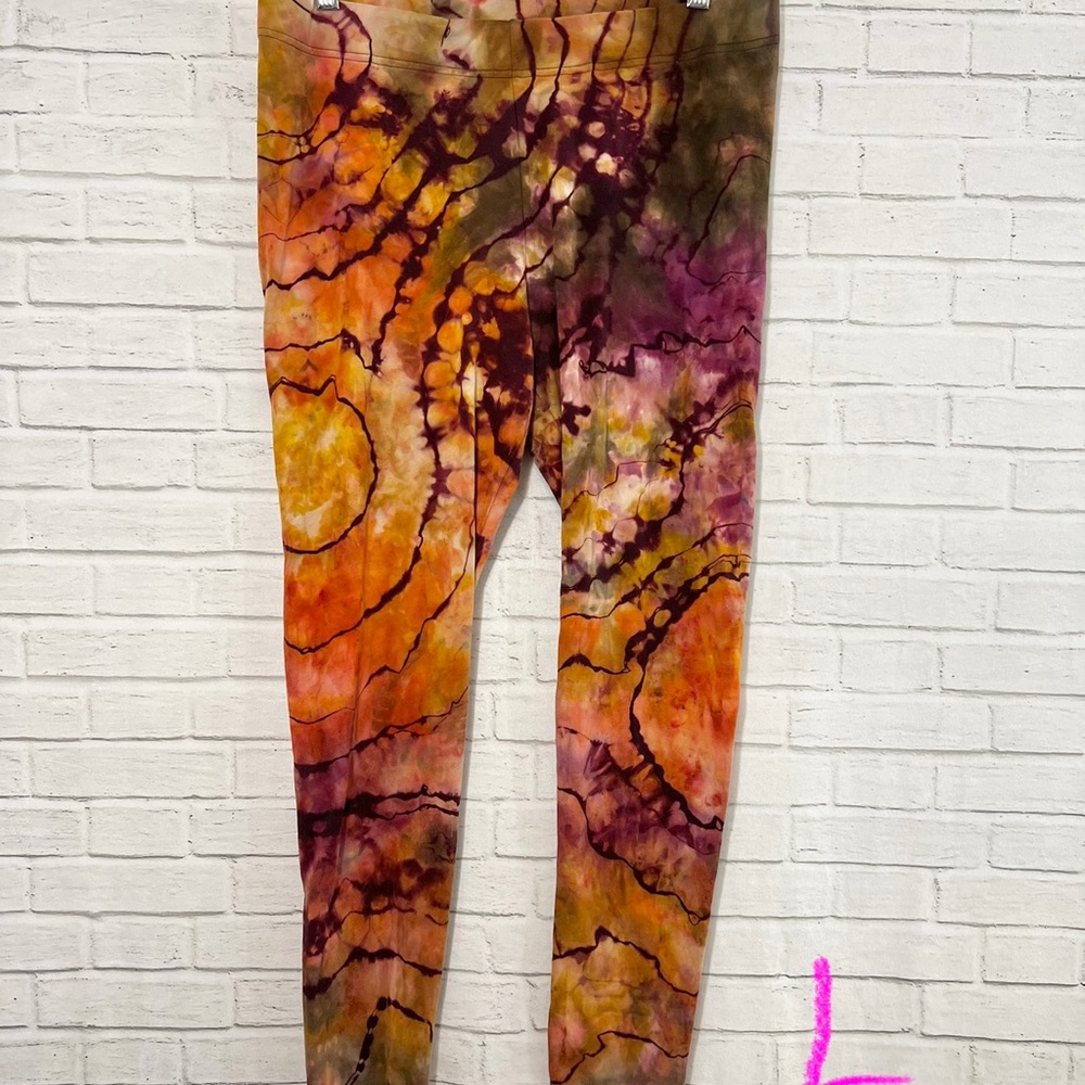 SOLD Reverse tie dye geode leggings. Fall colors Large.